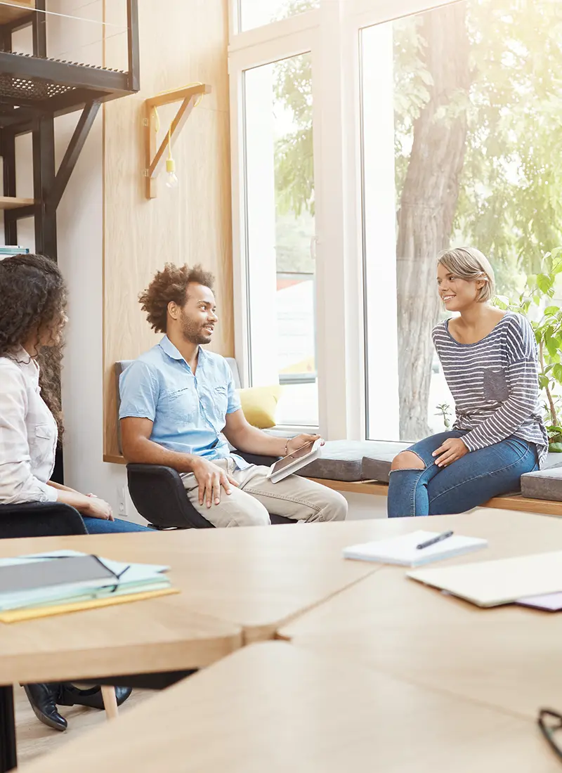 Collaborateurs dans des locaux propres et entretenus